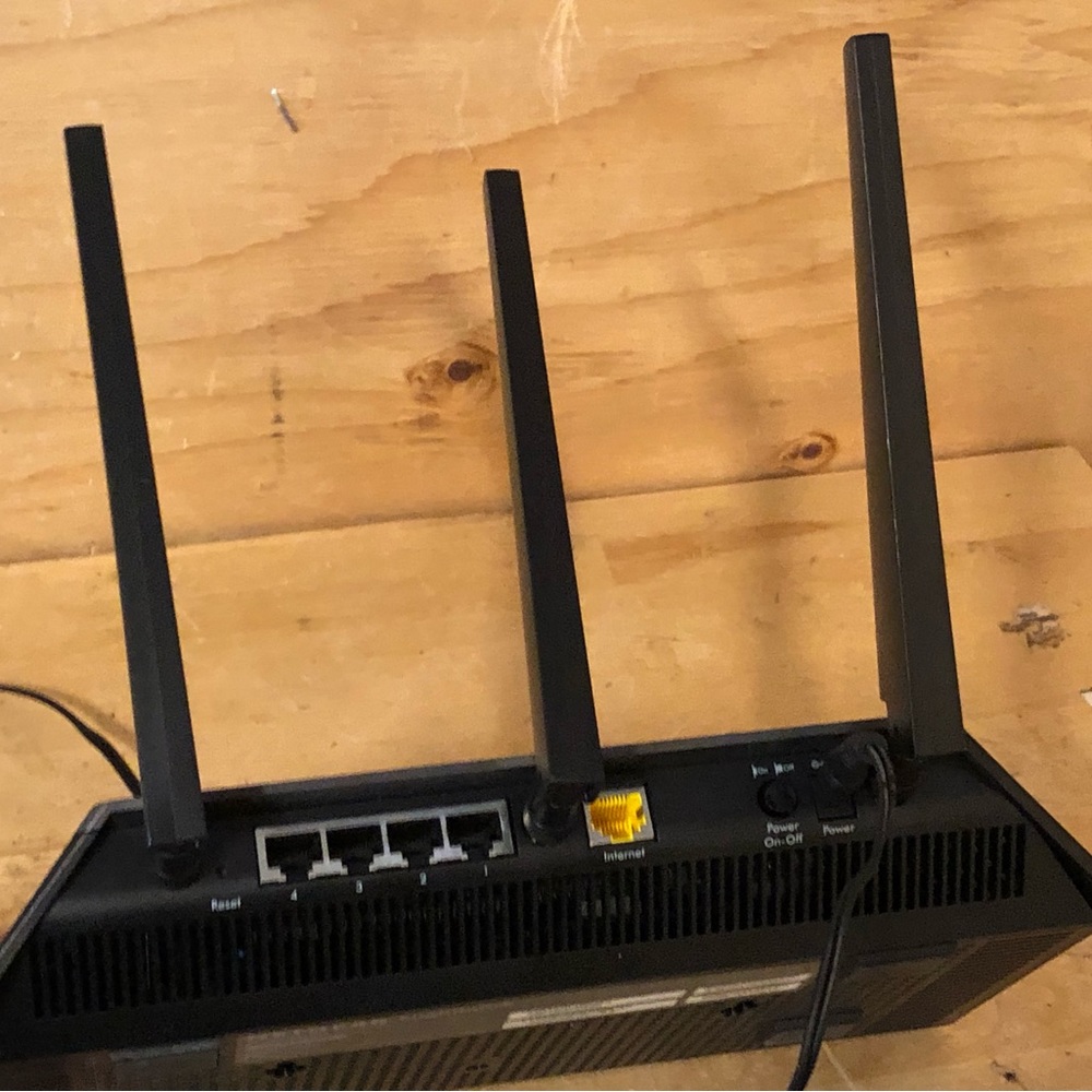 NETGEAR R6900P-100NAS Nighthawk AC1900 Dual Band WiFi Router with Power cord - Picture 8 of 15